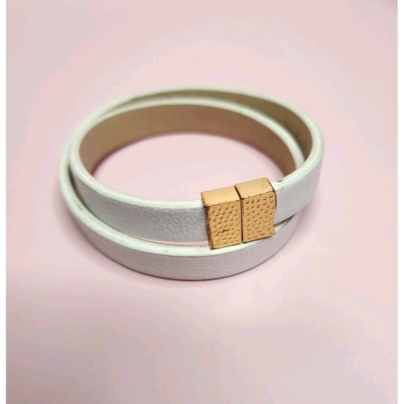 RUSTIC CUFF BRACELET WHITE LEATHER WRAP GOLD MAGNETIC CLOSURE RC WESTERN NEUTRAL - Picture 1 of 9